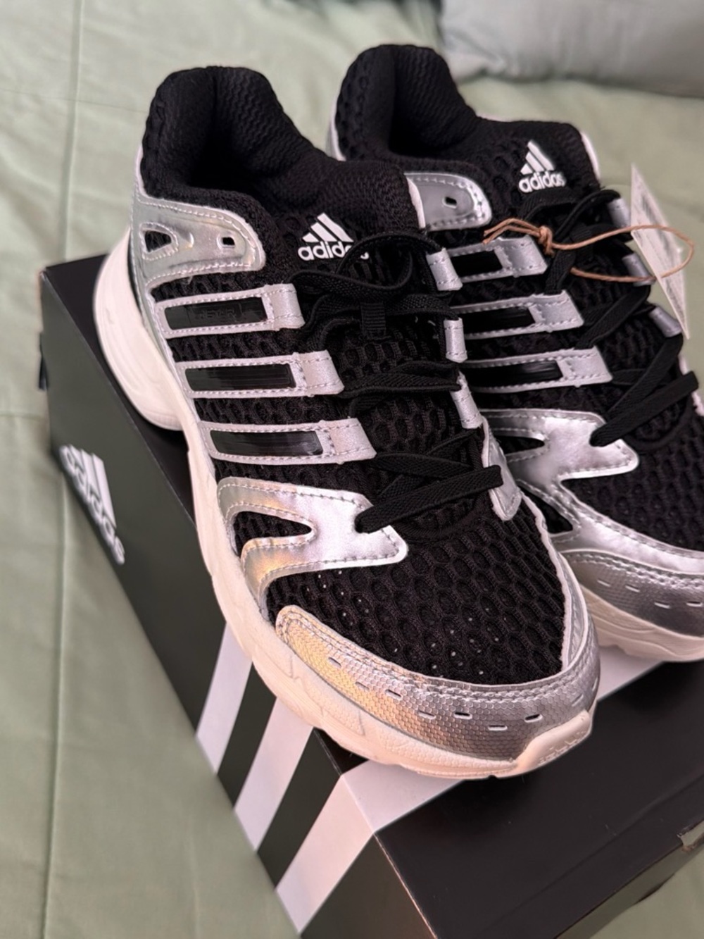 adidas unisex Kid (size 2) Black & Silver Athletic Sneakers